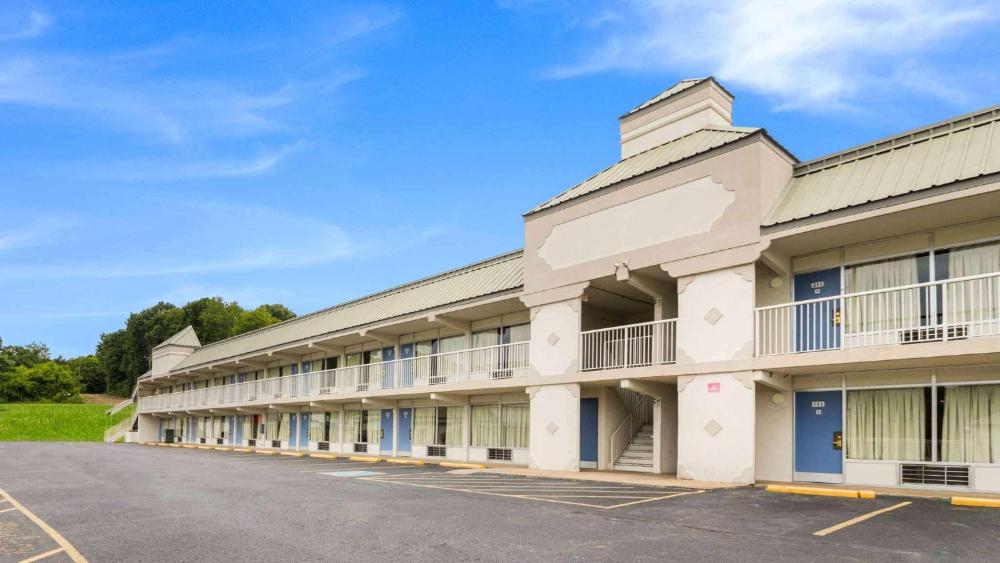 Motel 6-Pulaski, TN