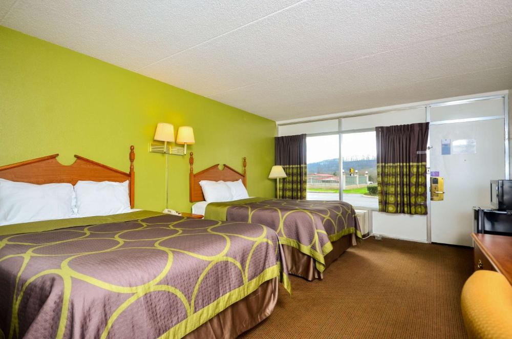 Quadruple Room - Non-Smoking interior